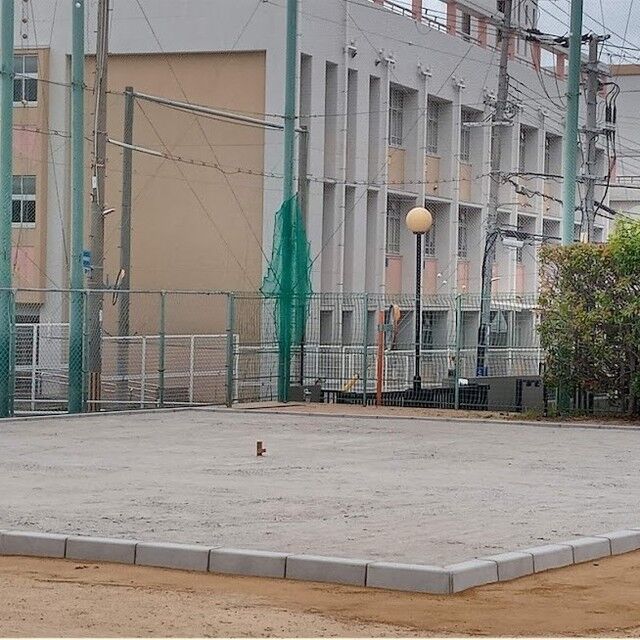 おはようございます！神楽公園のバスケットコートの外観が出現していますよ！長田区初のバスケットボールコートへ！楽しみですね。学生・若者が賑わう光景を想像してしまいます！